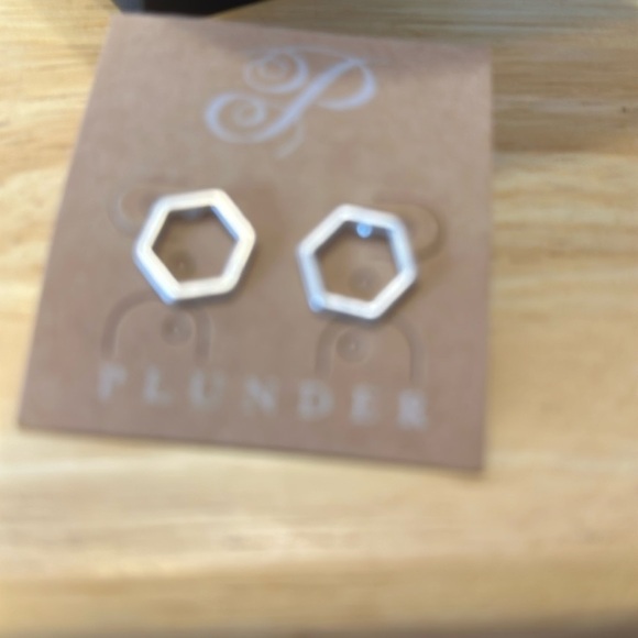 Beautiful plunder, stud, earrings, brand new silver, and color​ - Picture 1 of 2